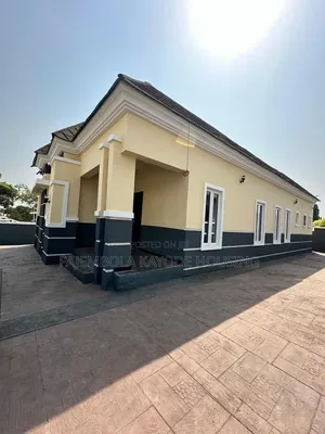 3bdrm Bungalow in Bashorun Housing, Akobo for sale