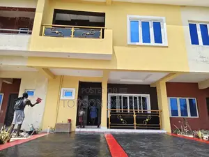 Furnished 3bdrm Duplex in Meridan Park ,Estate for sale