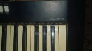 Yamaha PSR-E423 61-Key Digital Keyboard — For Sale