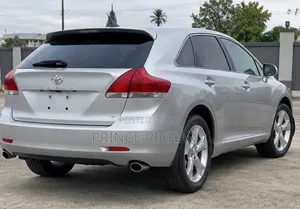 Toyota Venza LE 2010 Silver