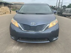 Toyota Sienna LE 7-Passenger Mobility 4dr Minivan (3.5L 6cyl 6A) 2015