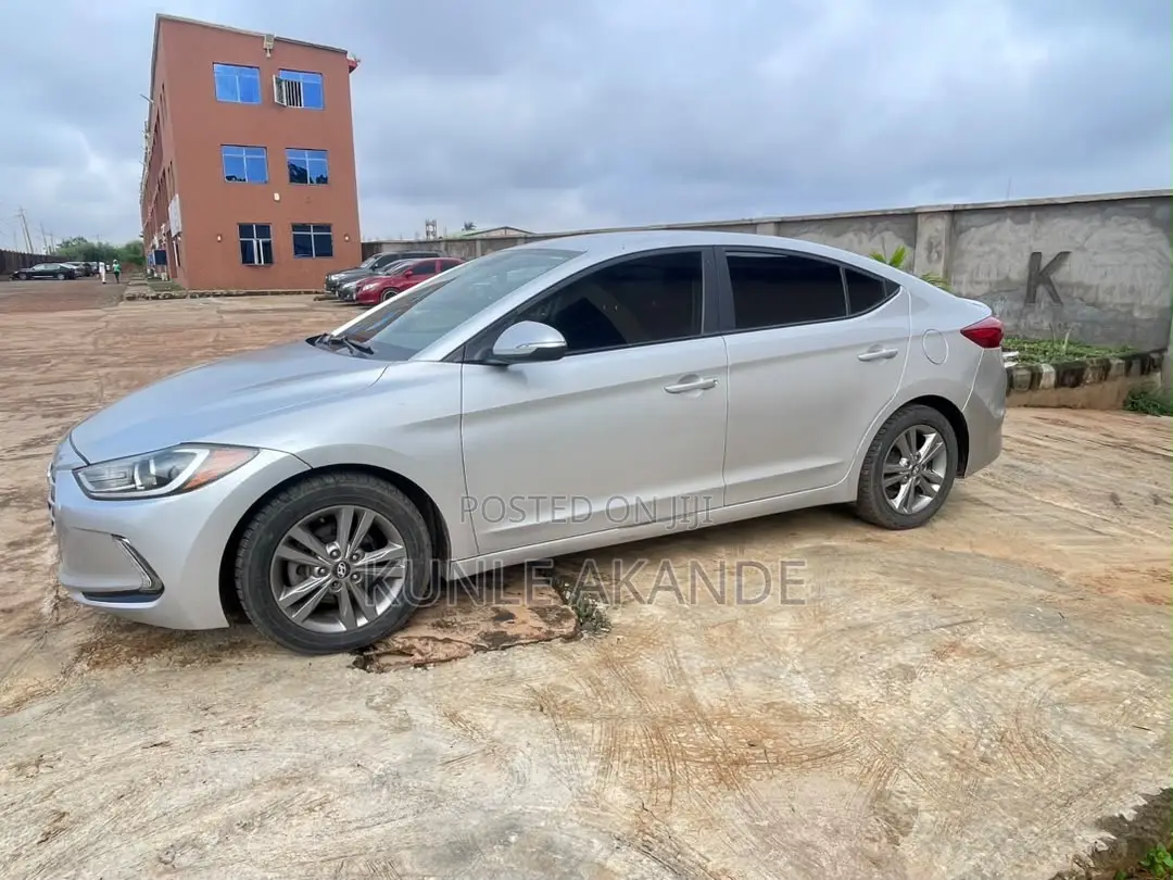 Hyundai Elantra 2017 Silver