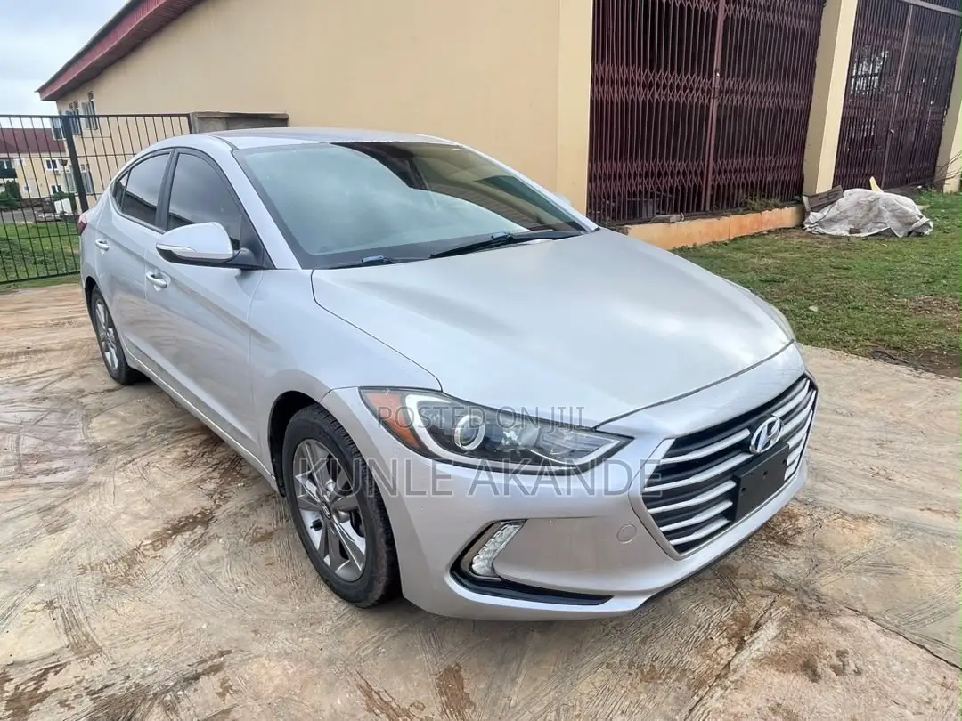 Hyundai Elantra 2017 Silver