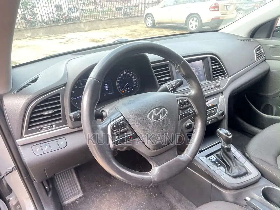 Hyundai Elantra 2017 Silver