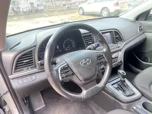 Hyundai Elantra 2017 Silver