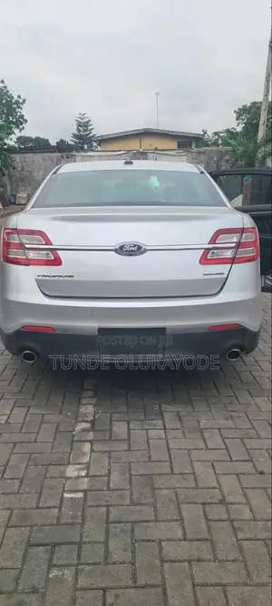 Ford Taurus Limited 2013 Silver