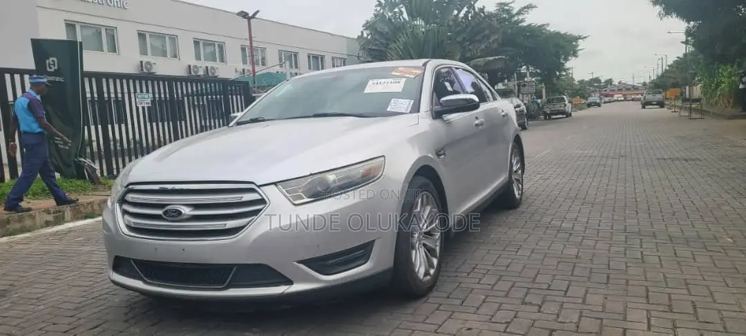 Ford Taurus Limited 2013 Silver