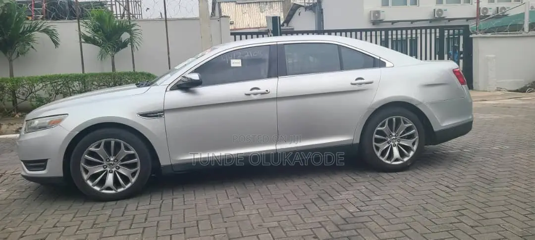 Ford Taurus Limited 2013 Silver