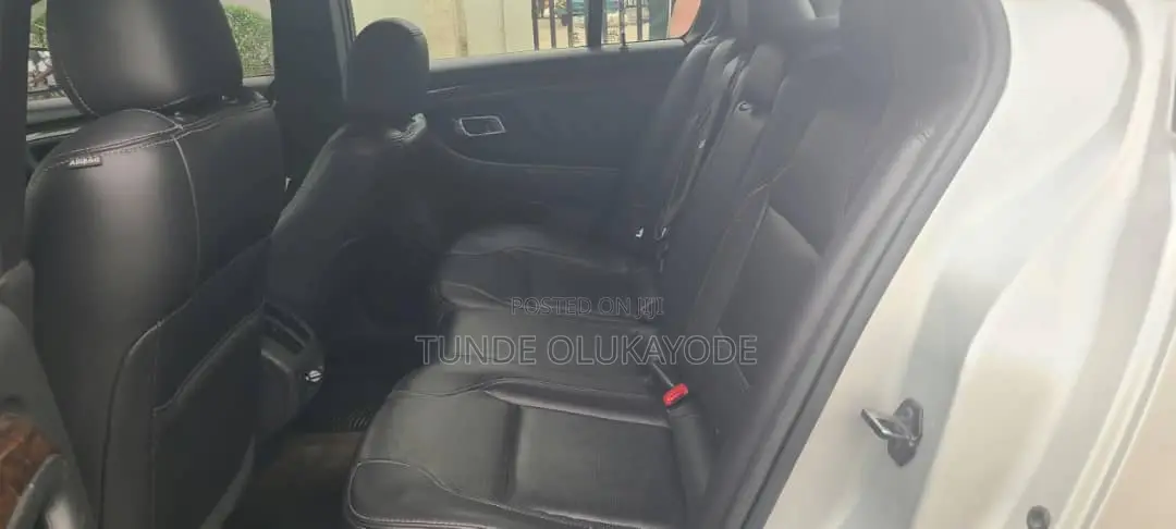 Ford Taurus Limited 2013 Silver
