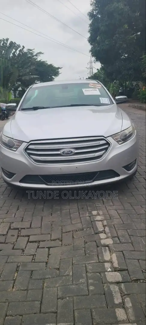 Ford Taurus Limited 2013 Silver