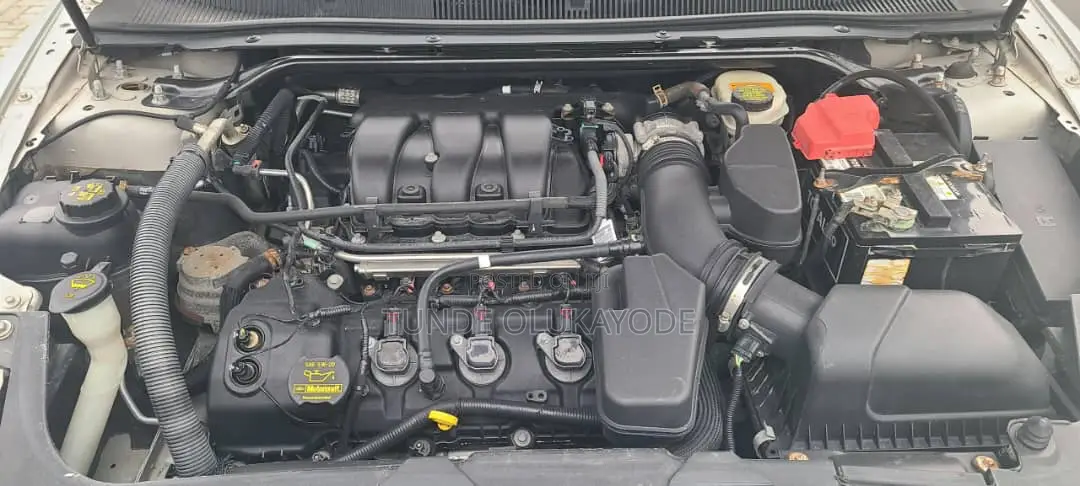 Ford Taurus Limited 2013 Silver