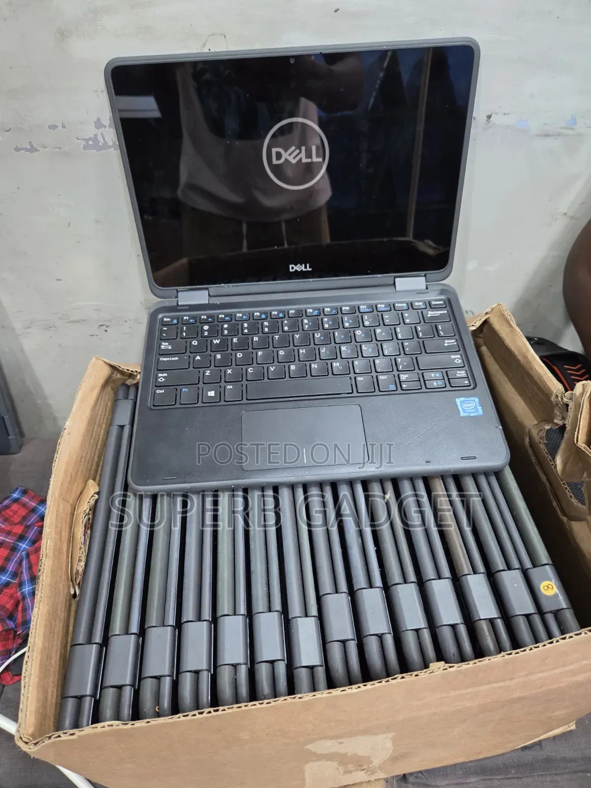 Laptop Dell Latitude 3190 2-in-1 4GB Intel Pentium SSD 128GB
