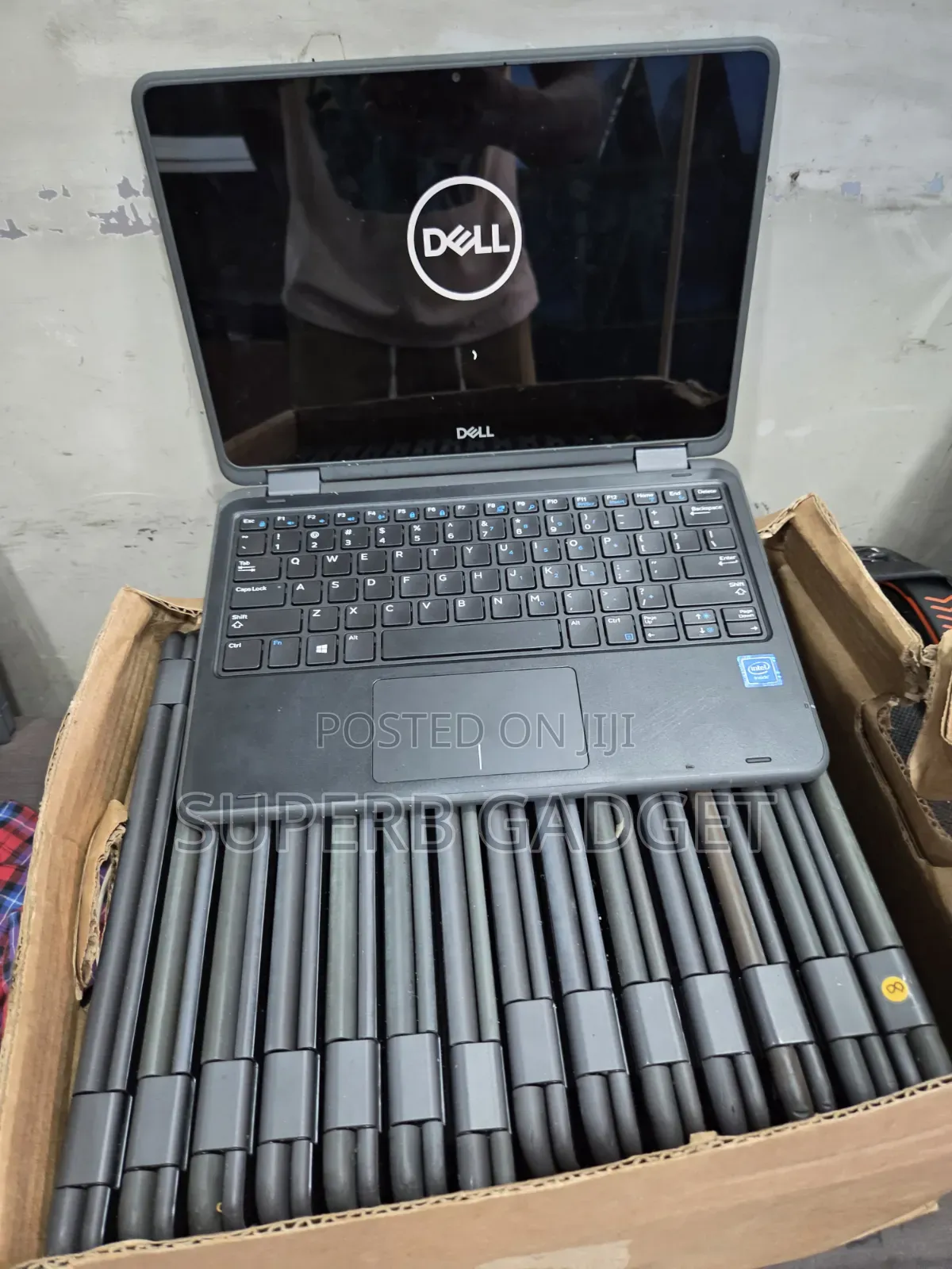 Laptop Dell Latitude 3190 2-in-1 4GB Intel Pentium SSD 128GB