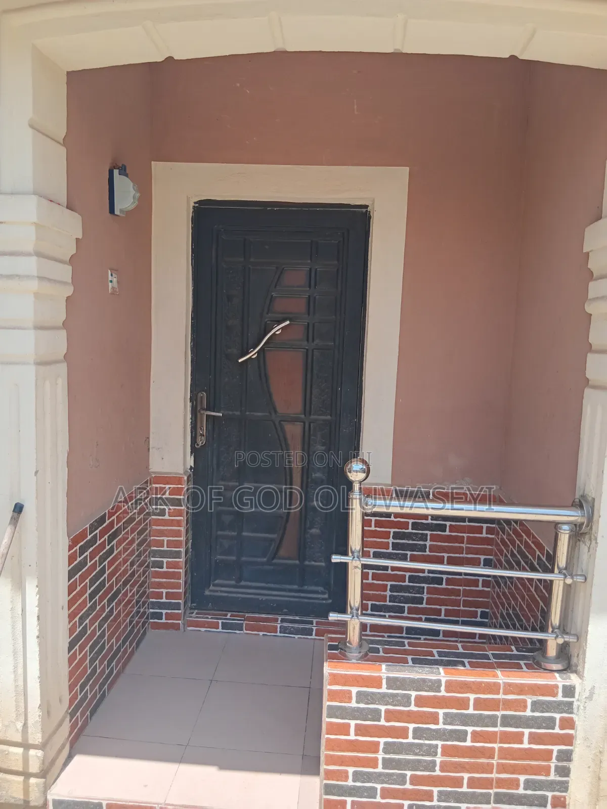 Short Let With 24 Solar Light Apartment