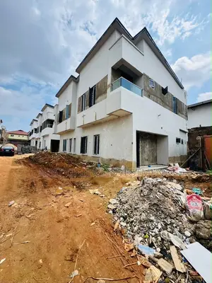 4bdrm Duplex in Berger for sale