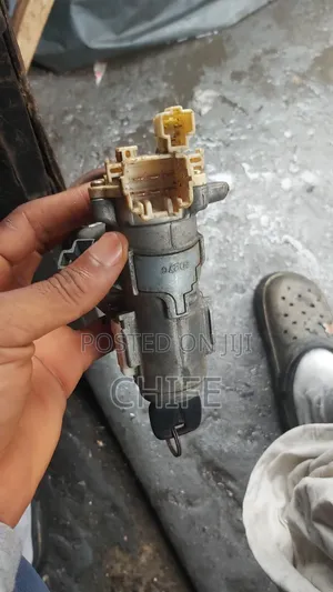 Ignition Housing and Key Pontiac Vibe 2003 - 2006
