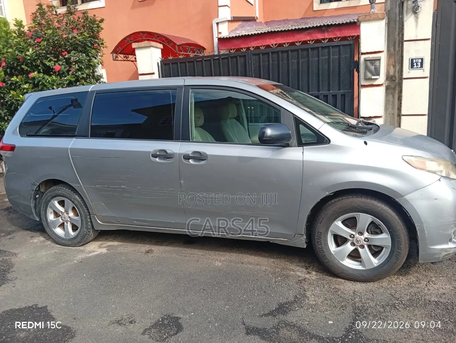 Toyota Sienna 2011 Silver