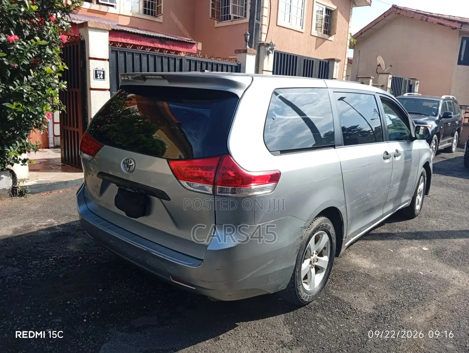 Toyota Sienna 2011 Silver