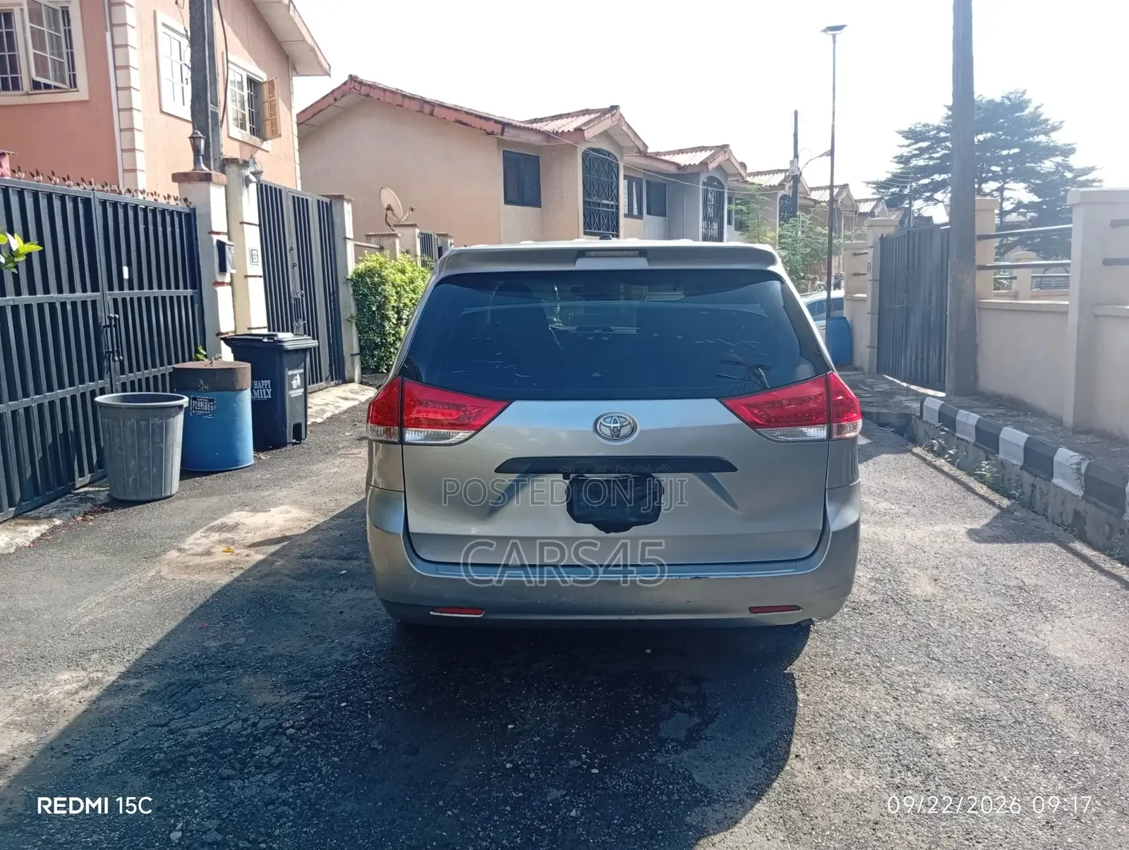 Toyota Sienna 2011 Silver