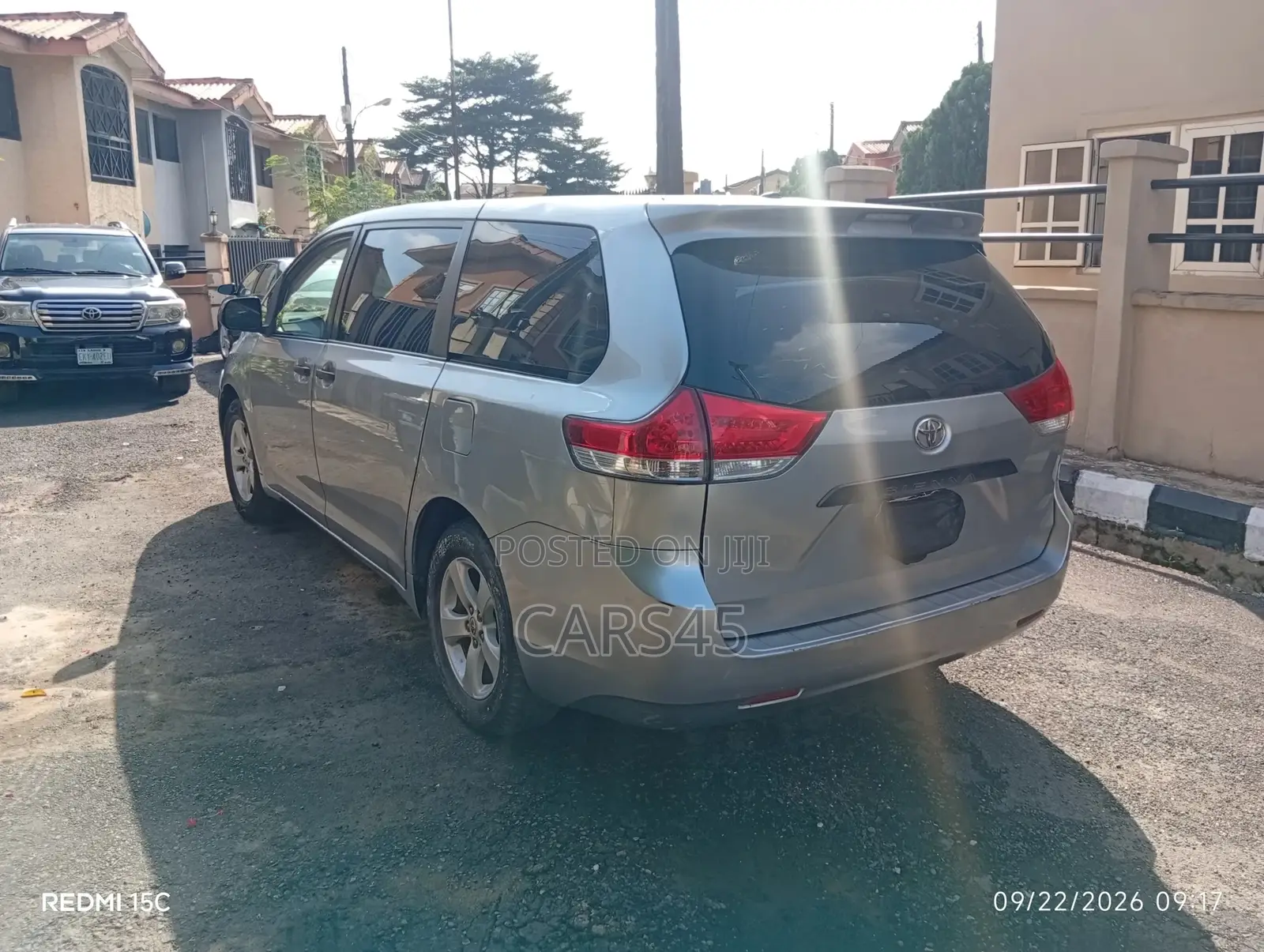 Toyota Sienna 2011 Silver