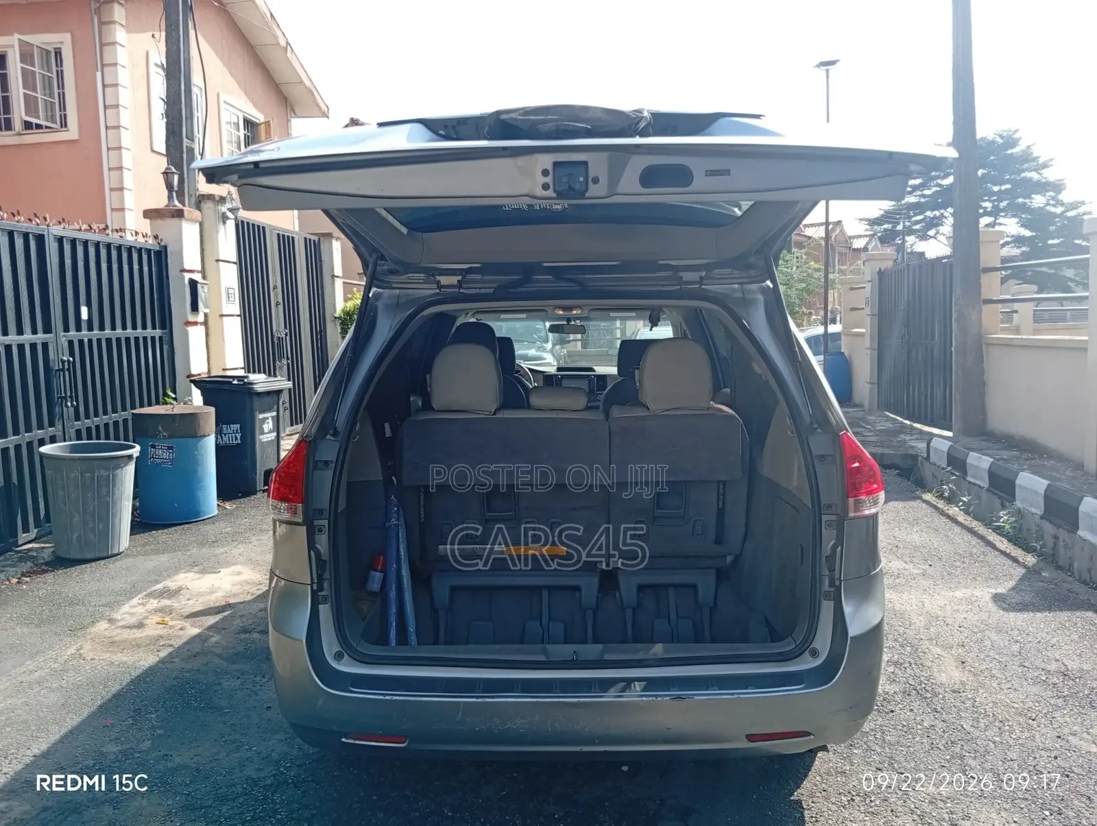 Toyota Sienna 2011 Silver