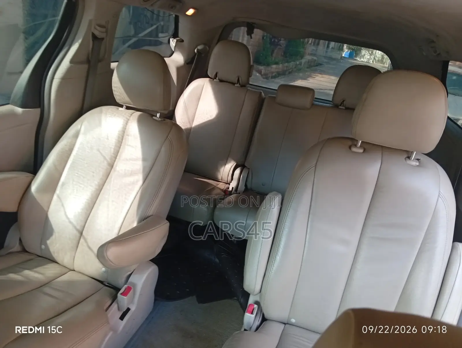 Toyota Sienna 2011 Silver