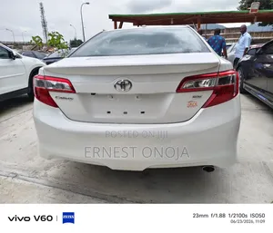 Toyota Camry SE 4dr Sedan (2.5L 4cyl 6A) 2013 White