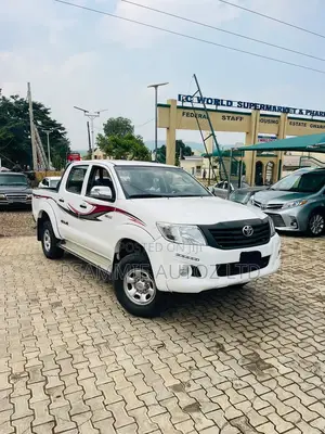 Toyota Hilux 2015 White