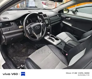 Toyota Camry SE 4dr Sedan (2.5L 4cyl 6A) 2013 White