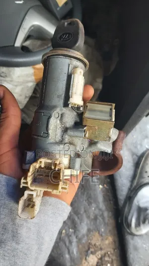 Ignition Housing and Key for Toyota Rav 4 2003 - 2005