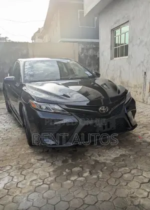 Toyota Camry SE FWD (2.5L 4cyl 8AM) 2018 Black