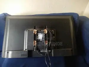 Newly Used 32” LG Non-Smart TV Comes With Remote
