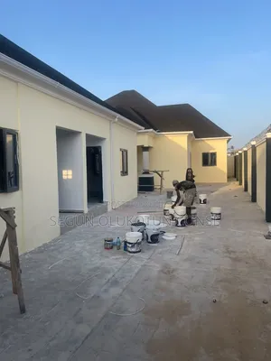 5bdrm Block of Flats in Old Kamanzo, Kaduna / Kaduna State for rent