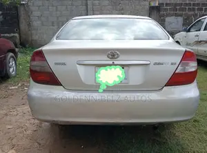 Toyota Camry XLE 4dr Sedan (2.4L 4cyl 4A) 2004 Silver