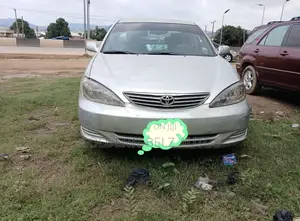 Toyota Camry XLE 4dr Sedan (2.4L 4cyl 4A) 2004 Silver