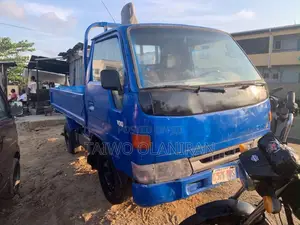 TOYOTA DYNA 100 2000 Blue