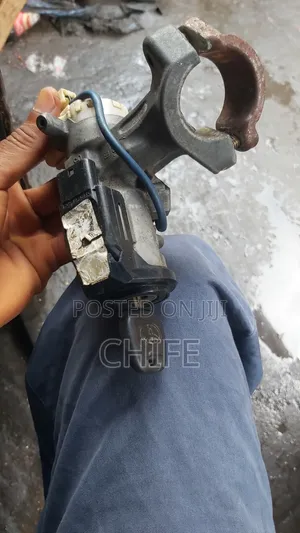 Ignition Housing and Key Toyota Corolla 2003 - 2006