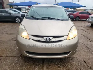 Toyota Sienna 2006 Gold