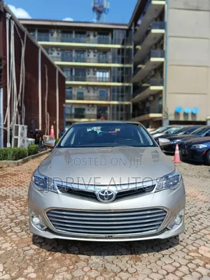 Toyota Avalon XLE 4dr Sedan (3.5L 6cyl 6A) 2015 Gold
