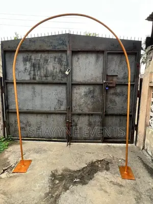 8ft N - Shaped Arc for Rent