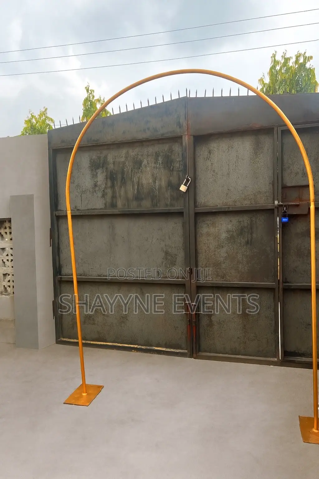 8ft N - Shaped Arc for Rent