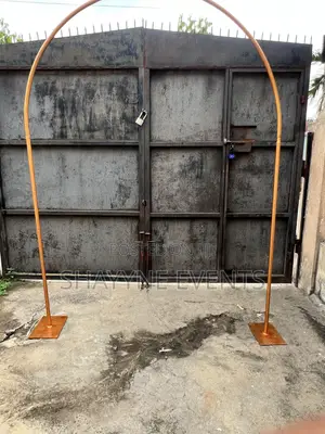 8ft N - Shaped Arc for Rent