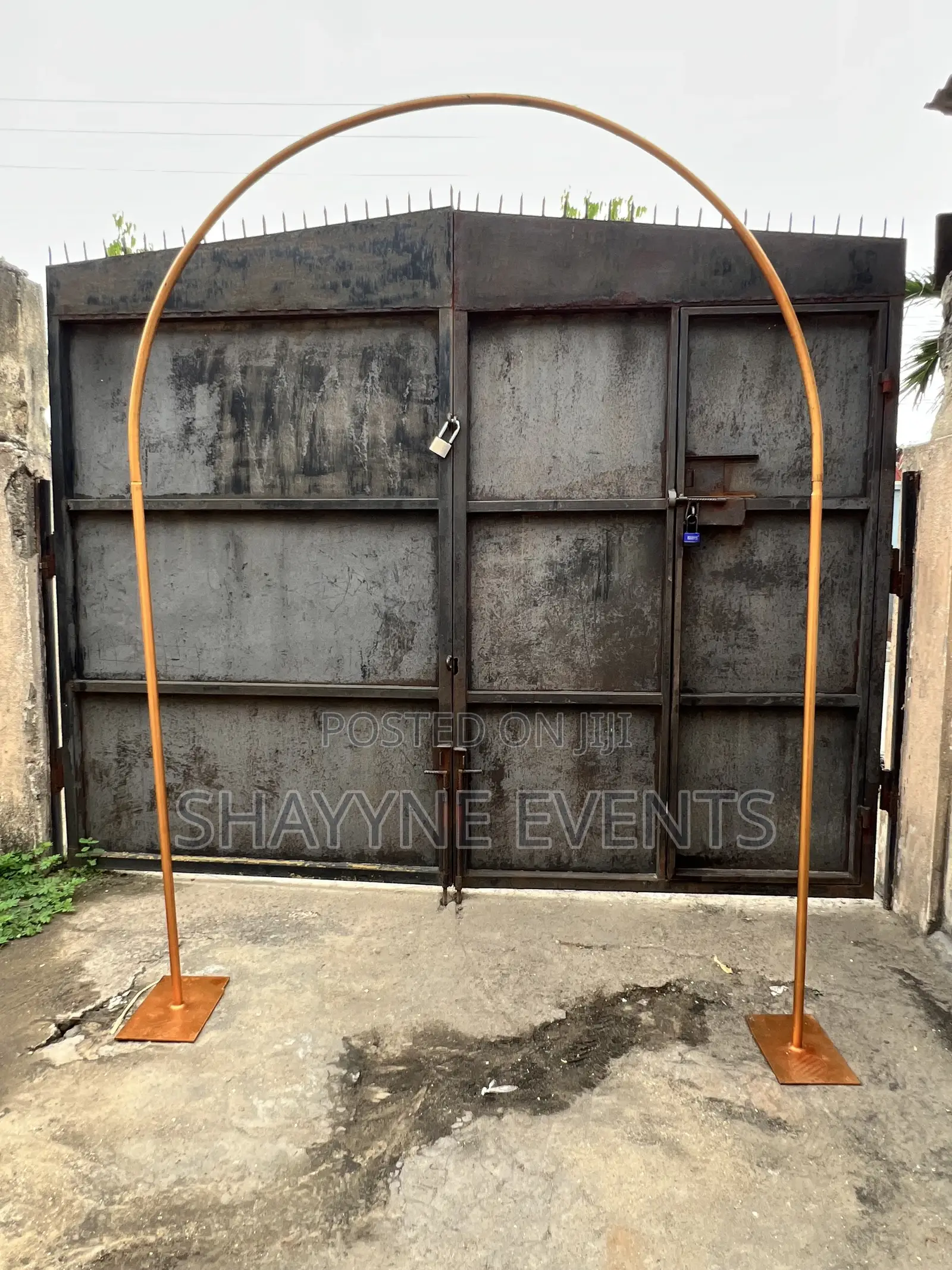 8ft N - Shaped Arc for Rent