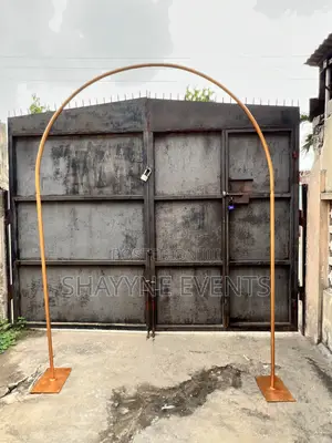 8ft N - Shaped Arc for Rent