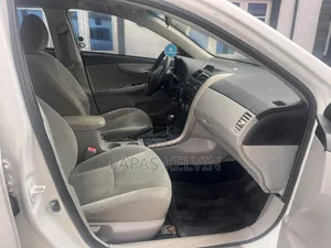 Toyota Corolla LE 4dr Sedan (1.8L 4cyl 4A) 2013 White