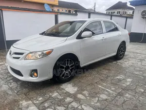 Toyota Corolla LE 4dr Sedan (1.8L 4cyl 4A) 2013 White