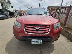 Hyundai Santa Fe 2012 Red