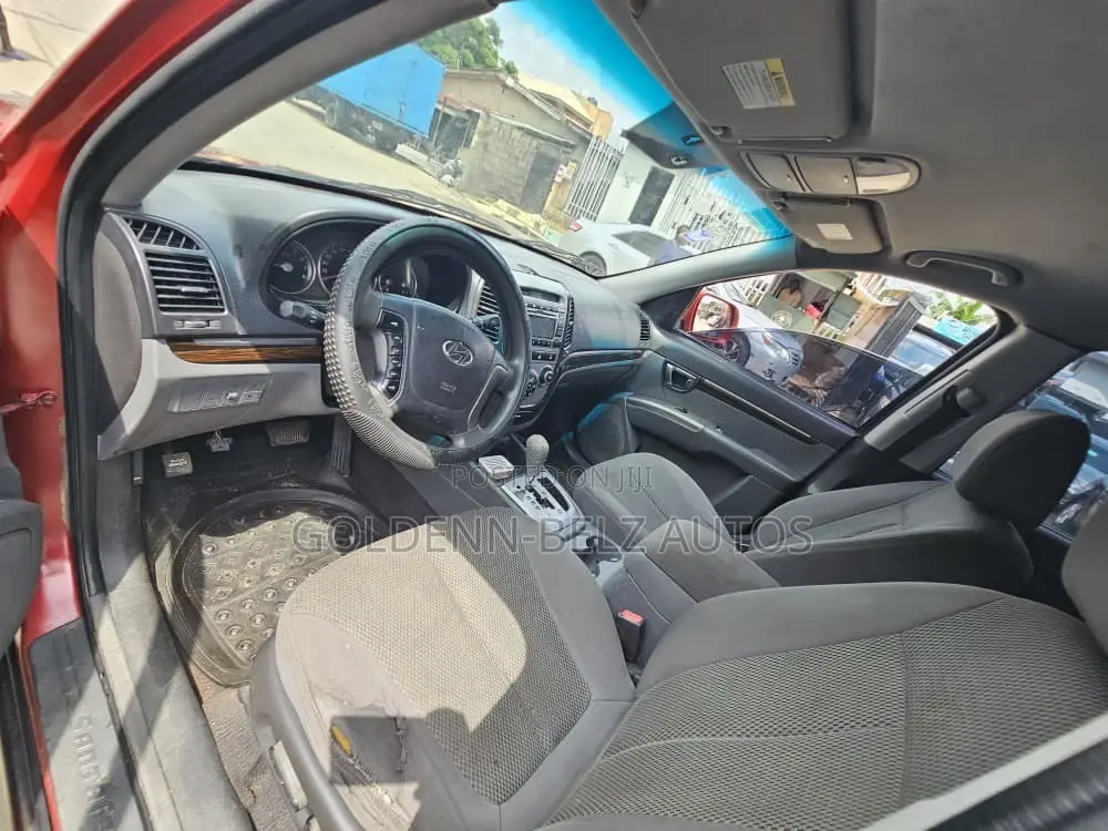 Hyundai Santa Fe 2012 Red