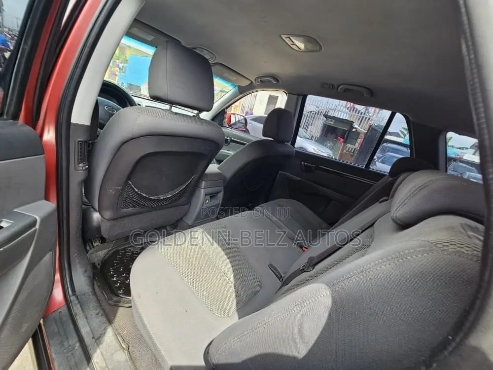 Hyundai Santa Fe 2012 Red