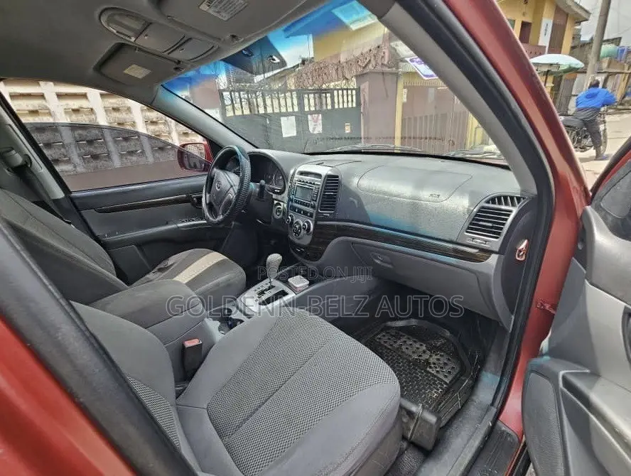 Hyundai Santa Fe 2012 Red